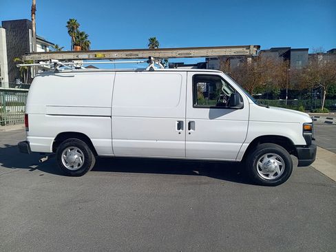 Used 2013 Ford E-150 and Econoline 150 Van 3D image 4