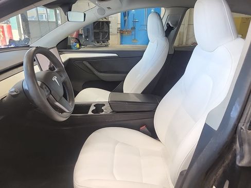 Used 2023 Tesla Model Y Long Range AWD/4WD image 3