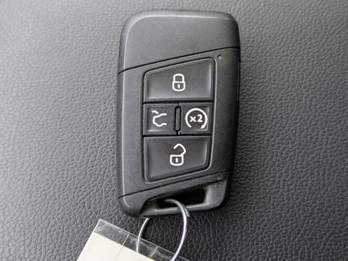 Certified 2024 Volkswagen Tiguan SEL R-Line image 33