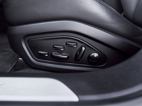 Used 2021 Porsche Taycan 4S image 36