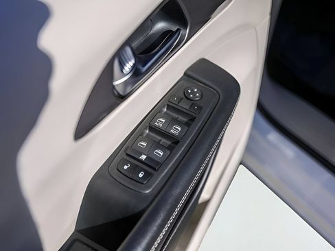 Used 2022 Chrysler Pacifica Touring-L AWD/4WD image 26