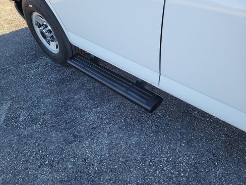 Used 2022 GMC Savana 3500 LS w/ Chrome Appearance Package image 9