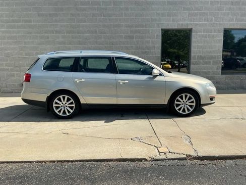 Used 2010 Volkswagen Passat Komfort FWD image 7