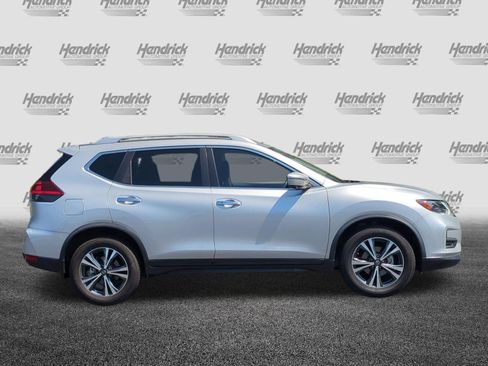 Used 2019 Nissan Rogue SV w/ Premium Package FWD image 11