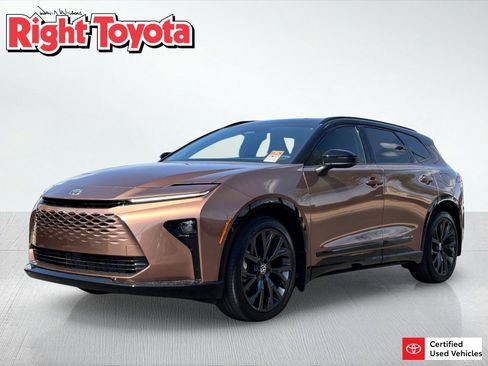 Certified 2026 Toyota Crown Signia AWD/4WD image 1