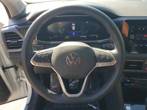 Certified 2025 Volkswagen Taos SE image 28