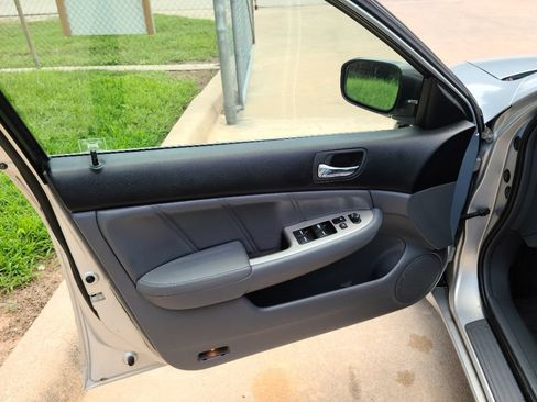 Used 2005 Honda Accord Hybrid Sedan image 9