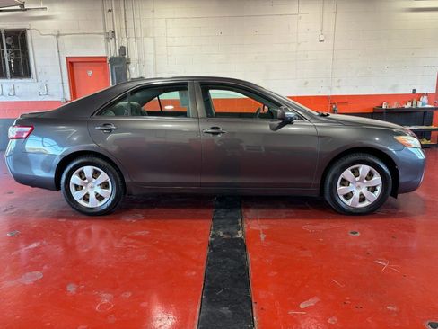 Used 2009 Toyota Camry LE image 1