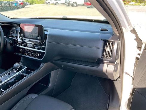 Used 2024 Nissan Pathfinder SV AWD/4WD image 12