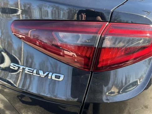 Used 2018 Alfa Romeo Stelvio Ti image 6