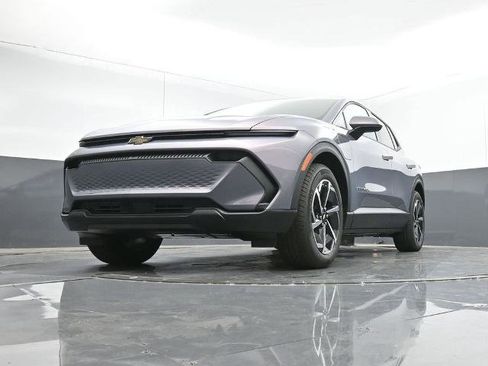 New 2026 Chevrolet Equinox EV LT image 9