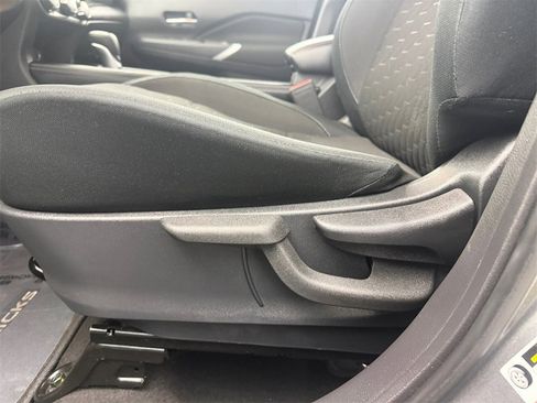 Used 2024 Nissan Kicks SV image 13