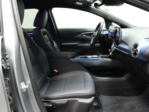 Used 2025 Chevrolet Equinox EV LT w/ Convenience Package image 14