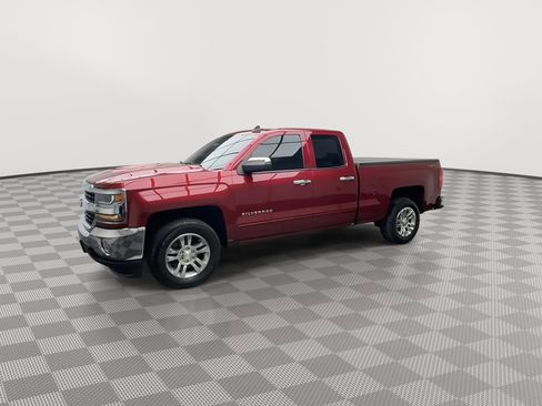 Used 2018 Chevrolet Silverado 1500 LT w/ All Star Edition image 36