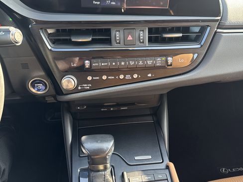 Used 2022 Lexus ES 300h image 23