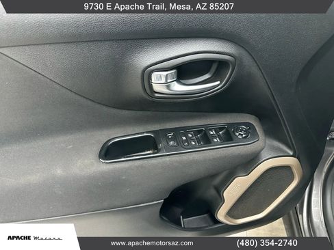 Used 2017 Jeep Renegade Latitude image 10