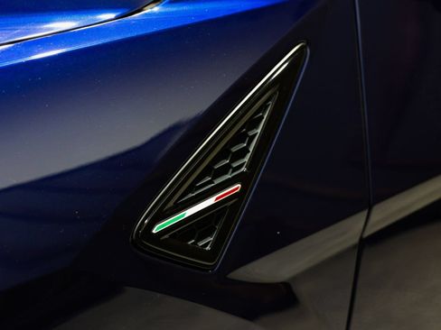 Used 2019 Lamborghini Urus AWD/4WD image 32