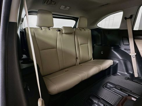 Used 2022 Toyota Highlander Platinum FWD image 34