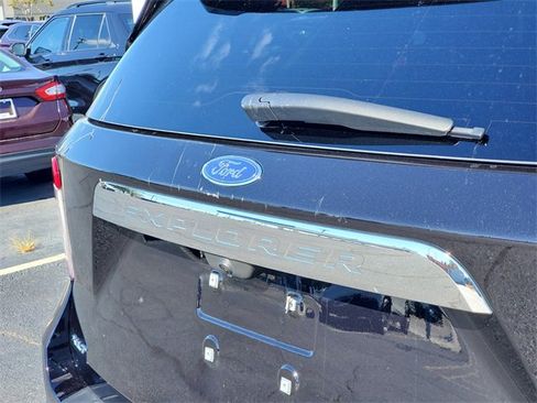 Certified 2022 Ford Explorer XLT w/ Equipment Group 202A image 31