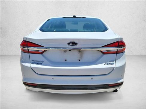 Used 2018 Ford Fusion SE FWD image 6