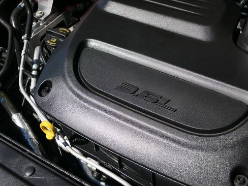 Used 2025 Chrysler Pacifica Limited FWD image 30