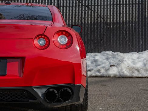 Used 2010 Nissan GT-R Premium image 26