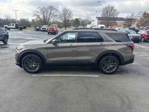 New 2026 Ford Explorer ST-Line w/ ST-Line Street Pack image 7