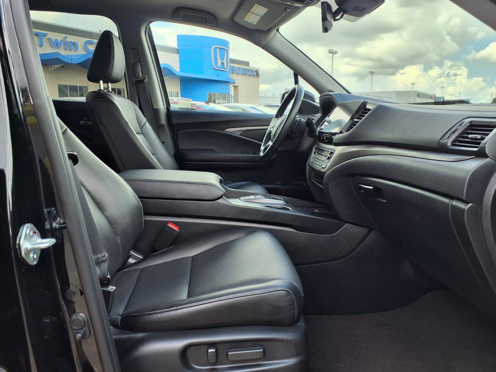 Certified 2025 Honda Ridgeline RTL image 13