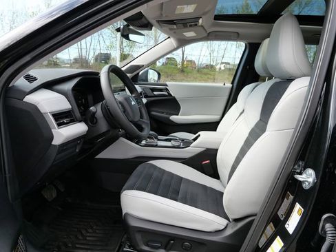 Used 2025 Mitsubishi Outlander SE AWD/4WD image 14