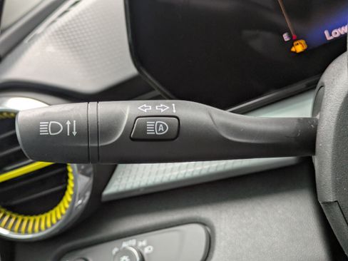 Used 2024 Chevrolet Trax LT w/ Driver Confidence Package image 17