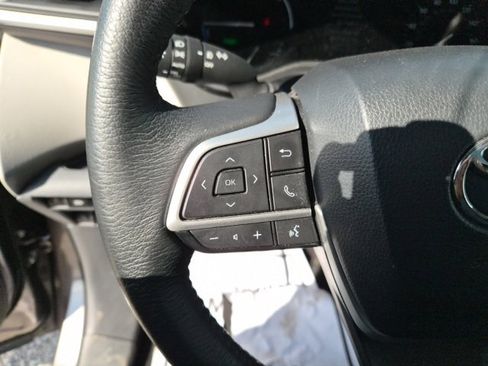 Used 2023 Toyota Sienna XLE image 19