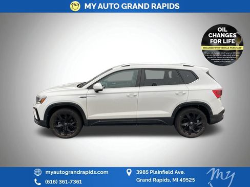 Used 2022 Volkswagen Taos SE image 7