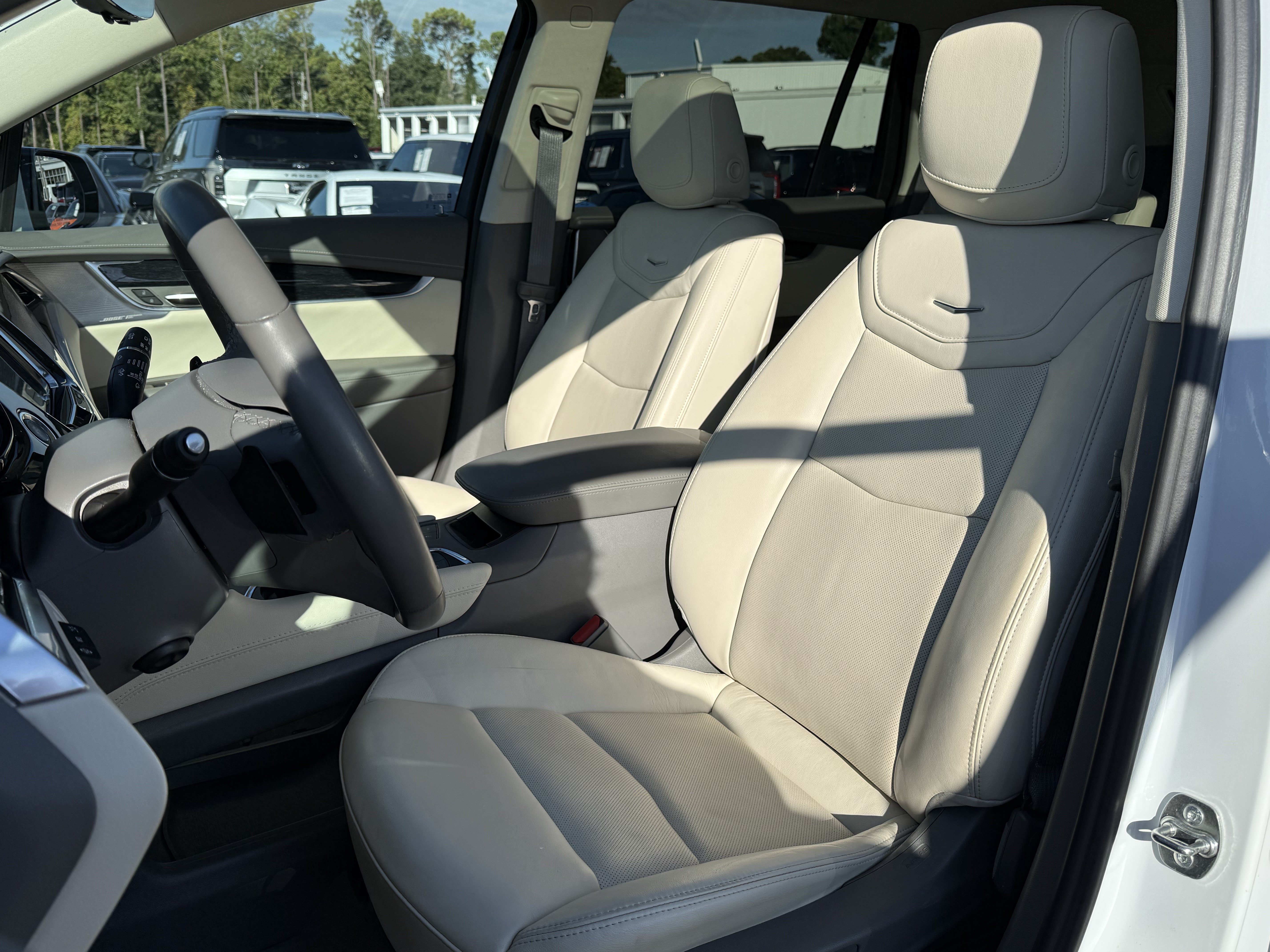 Used 2025 Cadillac XT6 Premium Luxury w/ Technology Package FWD image 16