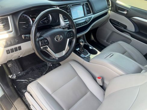 Certified 2019 Toyota Highlander XLE image 19