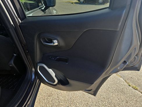 Used 2019 Jeep Renegade Sport w/ Sport Appearance Group AWD/4WD image 25