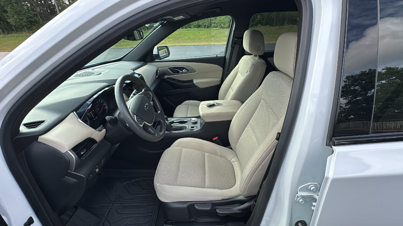 Certified 2023 Chevrolet Traverse LS w/ Midnight/Sport Edition AWD/4WD image 6