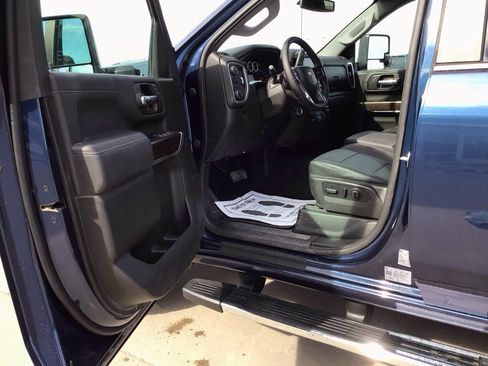 Used 2022 Chevrolet Silverado 3500 LT w/ Convenience Package image 11