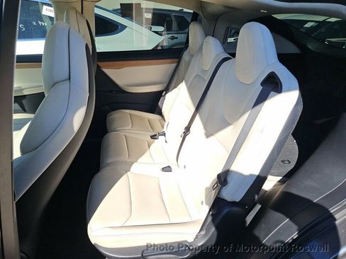 Used 2019 Tesla Model X image 4
