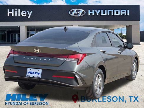 Certified 2026 Hyundai Elantra SE FWD image 4