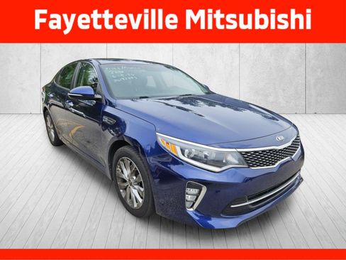 Used 2018 Kia Optima S FWD image 2