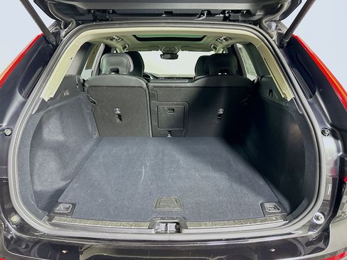 Used 2025 Volvo XC60 B5 Plus image 29