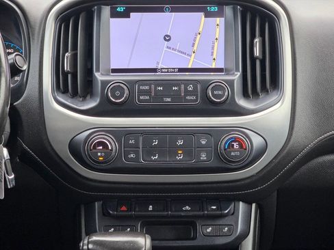 Used 2017 GMC Canyon SLT image 12