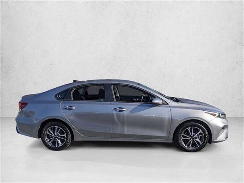 Used 2022 Kia Forte LXS image 4