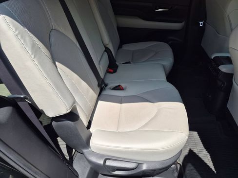 Used 2024 Toyota Grand Highlander AWD image 28