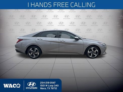 Used 2022 Hyundai Elantra Limited image 12
