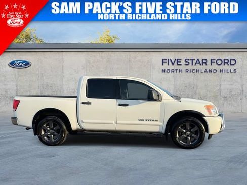 Used 2015 Nissan Titan SV w/ SV Value Truck Package RWD image 10