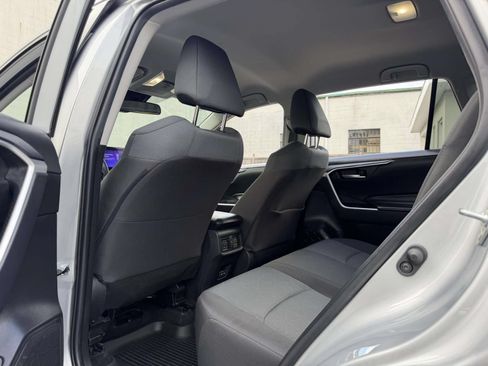 Used 2024 Toyota RAV4 XLE AWD/4WD image 19