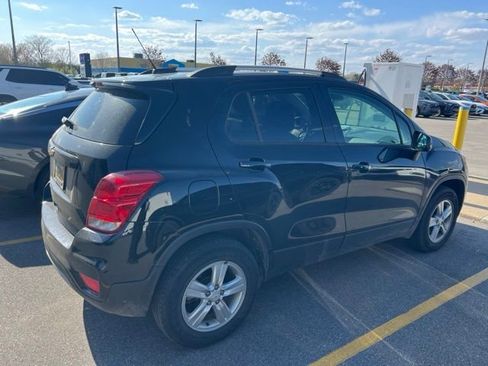 Used 2022 Chevrolet Trax LT w/ LT Convenience Package AWD/4WD image 6
