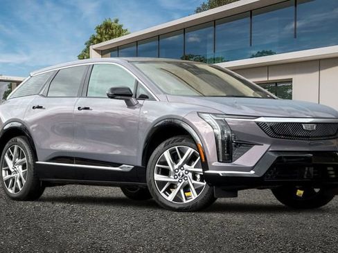 New 2026 Cadillac Optiq Luxury 1 image 2