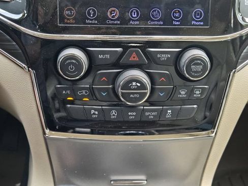Used 2019 Jeep Grand Cherokee Limited RWD image 16